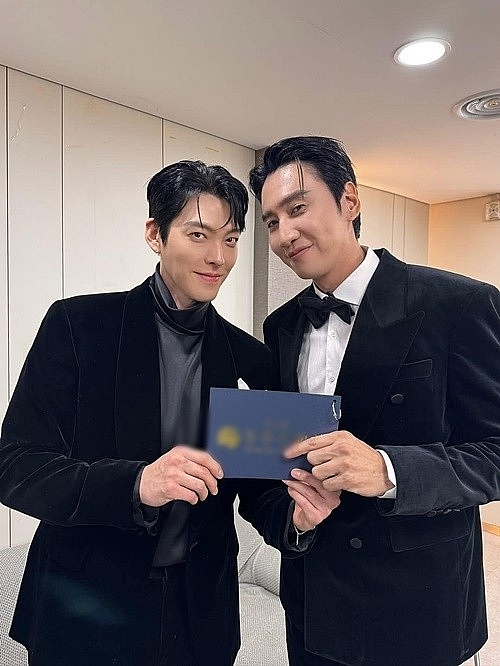 Shin Min Ah - Kim Woo Bin tung ảnh hôn lễ đẹp như mơ