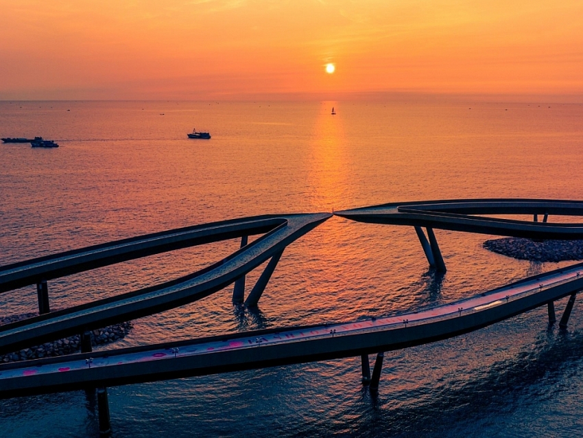 Săn hoàng hôn ở Cầu Hôn có gì hấp dẫn mà du khách nô nức tìm đến?