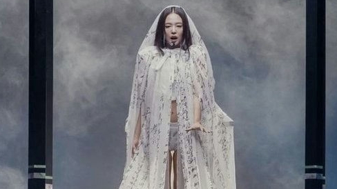 Cách Jennie (BLACKPINK) nâng tầm phong cách thời trang từ văn hóa Hàn Quốc