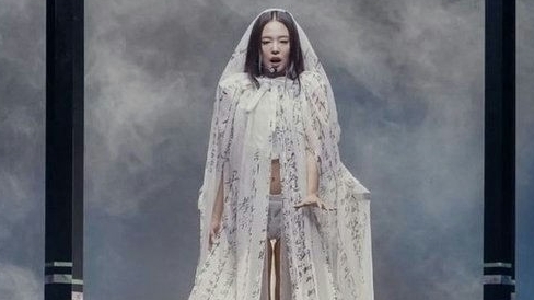 Cách Jennie (BLACKPINK) nâng tầm phong cách thời trang từ văn hóa Hàn Quốc