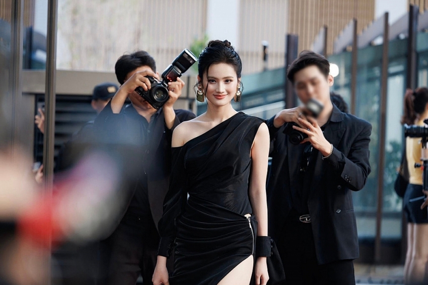 Hoa hậu Ý Nhi trở lại Úc tiếp tục du học