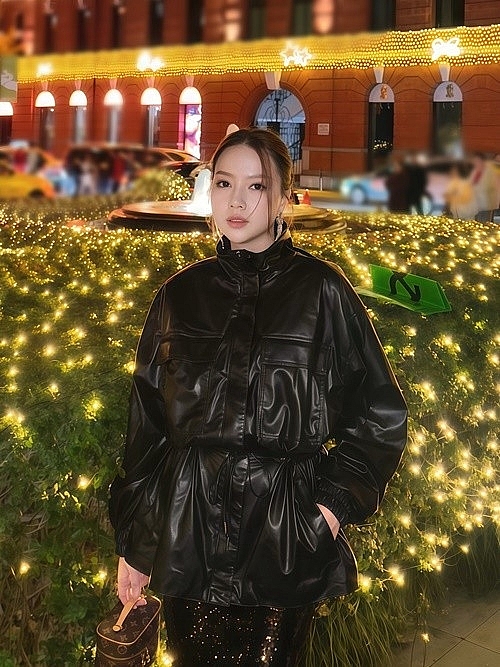 Sao Việt khoe khoảnh khắc đón Giáng sinh ở nước ngoài