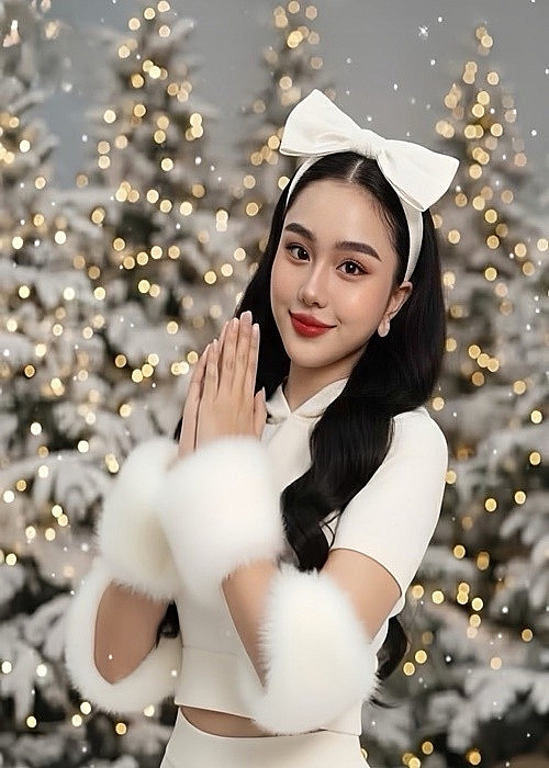 Sao Việt khoe khoảnh khắc đón Giáng sinh ở nước ngoài