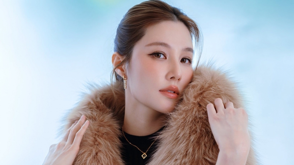 Diễm My 9x tự tin khoe dáng chuẩn đẹp sau khi làm mẹ