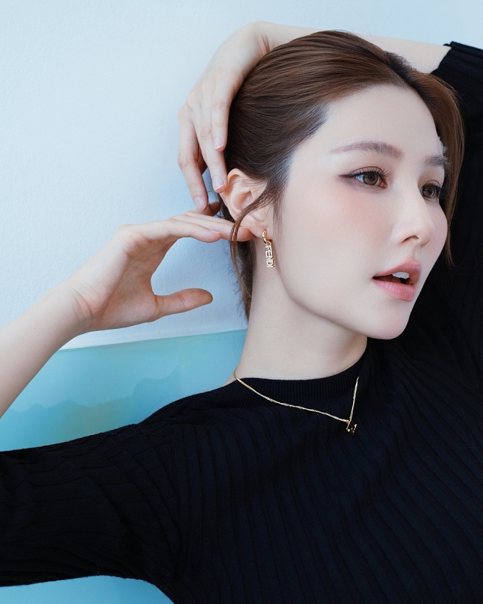 Diễm My 9x tự tin khoe dáng chuẩn đẹp sau khi làm mẹ