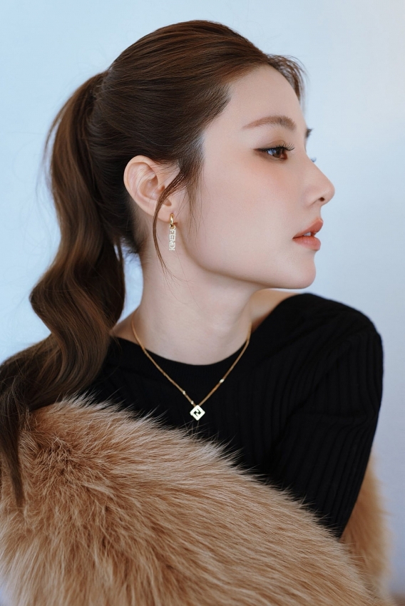 Diễm My 9x tự tin khoe dáng chuẩn đẹp sau khi làm mẹ