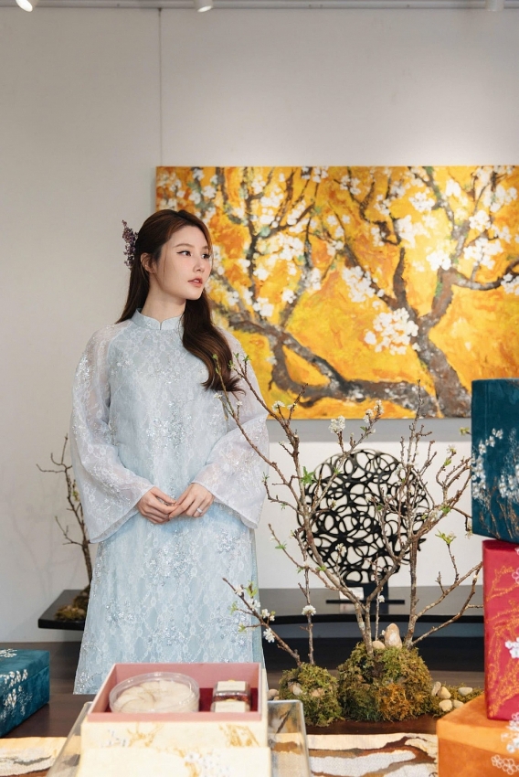 Diễm My 9x tự tin khoe dáng chuẩn đẹp sau khi làm mẹ