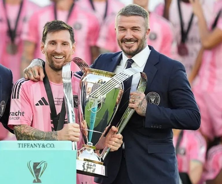 Messi bị 5 huyền thoại cho "ngửi khói" ở danh hiệu Vua phá lưới