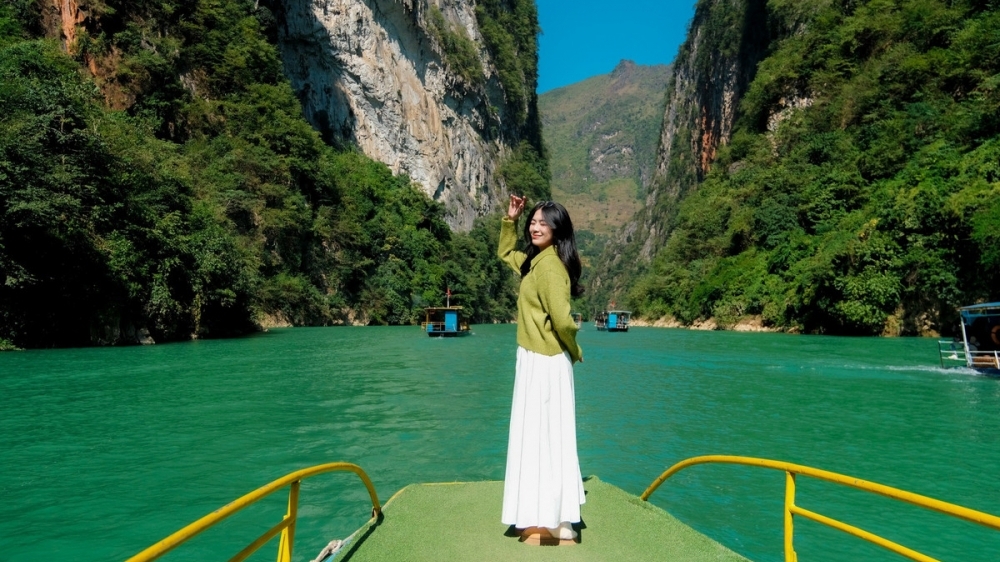 Du ngoạn sông Nho Quế kỳ quan xanh giữa cao nguyên đá