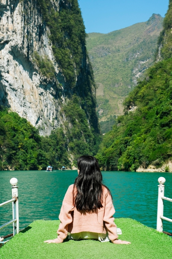 Du ngoạn sông Nho Quế kỳ quan xanh giữa cao nguyên đá