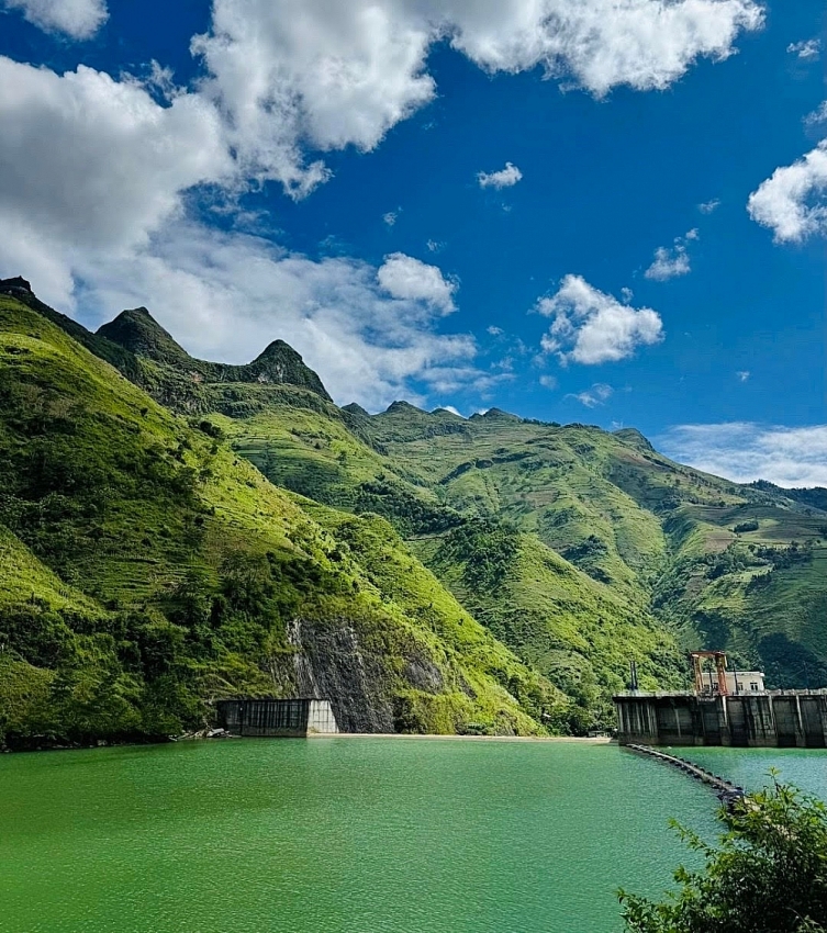 Du ngoạn sông Nho Quế kỳ quan xanh giữa cao nguyên đá