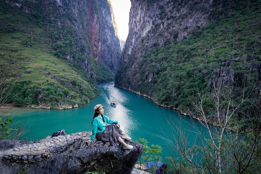 Du ngoạn sông Nho Quế kỳ quan xanh giữa cao nguyên đá