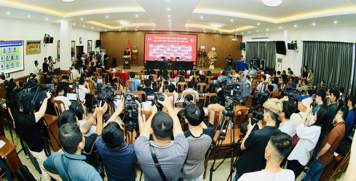 Hai trụ cột góp phần nâng tầm bóng đá Việt Nam năm 2025