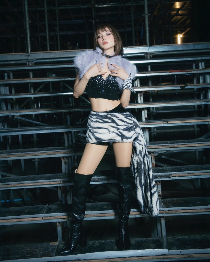 Nữ ca sĩ Việt đẹp đến mức được truyền thông xứ Trung tung hô 'nữ thần'