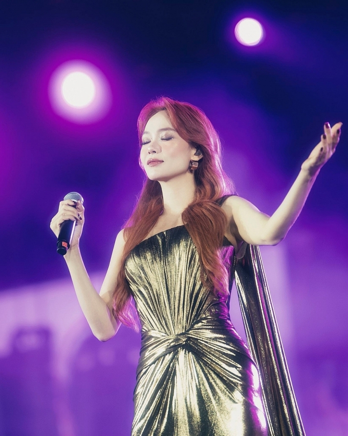 Nữ ca sĩ Việt đẹp đến mức được truyền thông xứ Trung tung hô 'nữ thần'