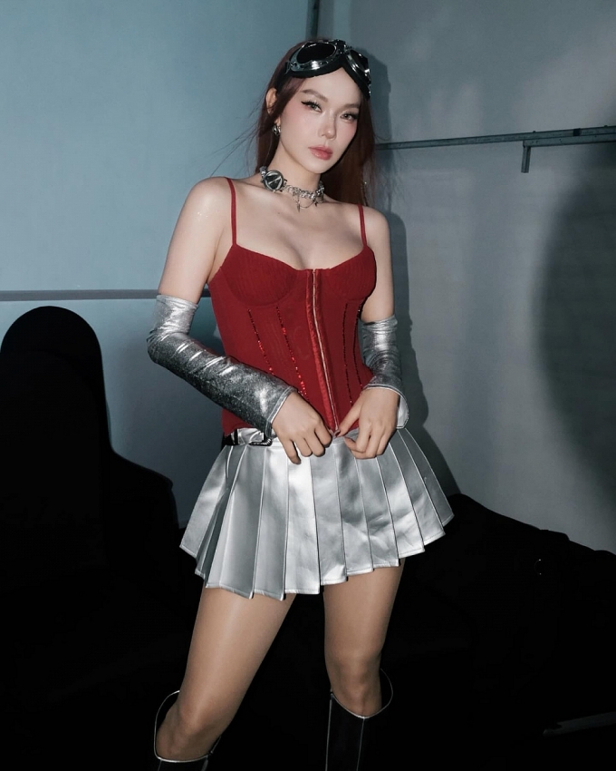 Nữ ca sĩ Việt đẹp đến mức được truyền thông xứ Trung tung hô 'nữ thần'