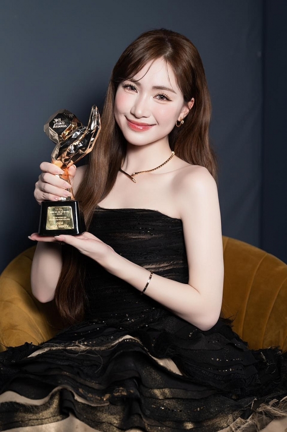 Hòa Minzy ra sao sau sản phẩm âm nhạc gây sốt nhất năm 2025?