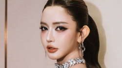 Bích Phương diện đồ táo bạo khoe vóc dáng căng tràn trên sân khấu