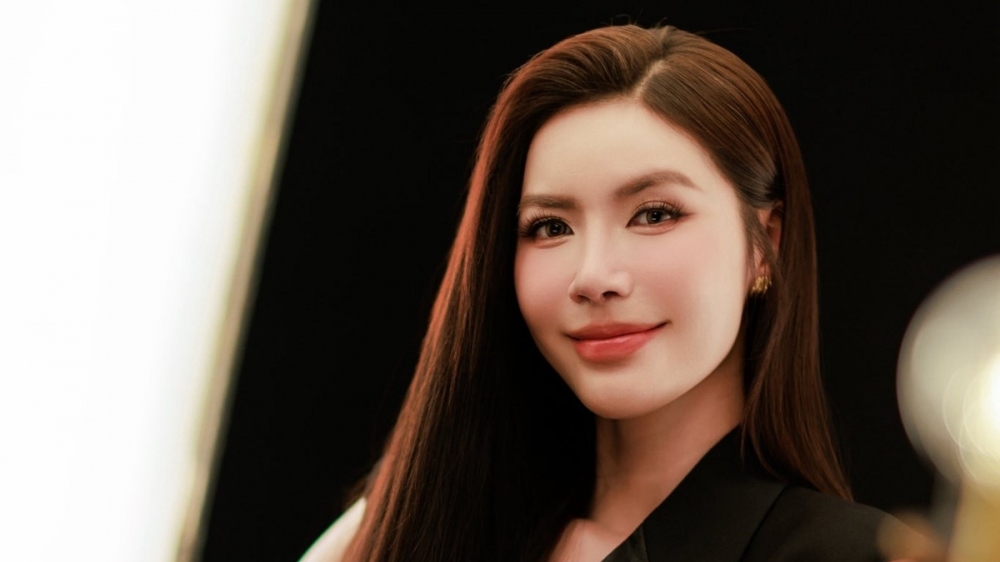 Siêu mẫu Minh Tú thẳng thắn chia sẻ chuyện nợ ngân hàng 500 triệu đồng