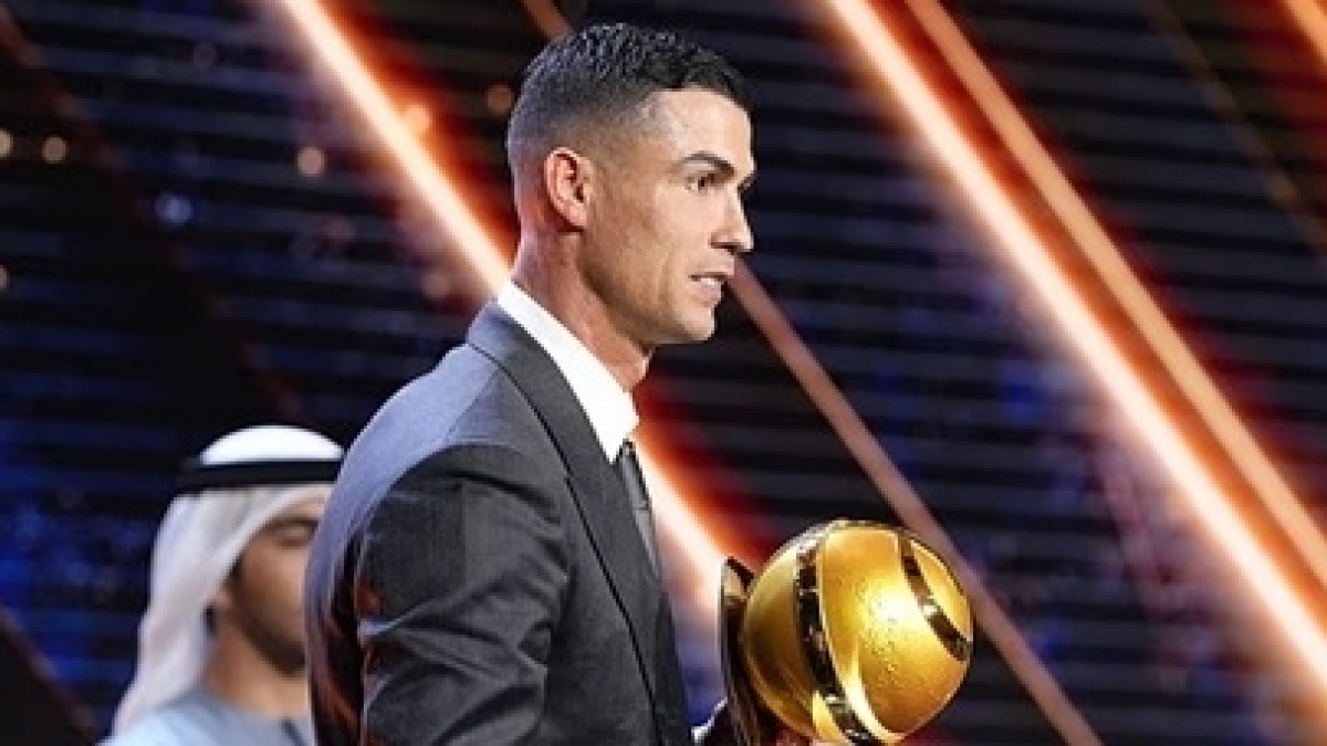Ẵm thêm một giải thưởng, Ronaldo bóng gió trở lại châu Âu Ẵm thêm một giải thưởng, Ronaldo bóng gió trở lại châu Âu