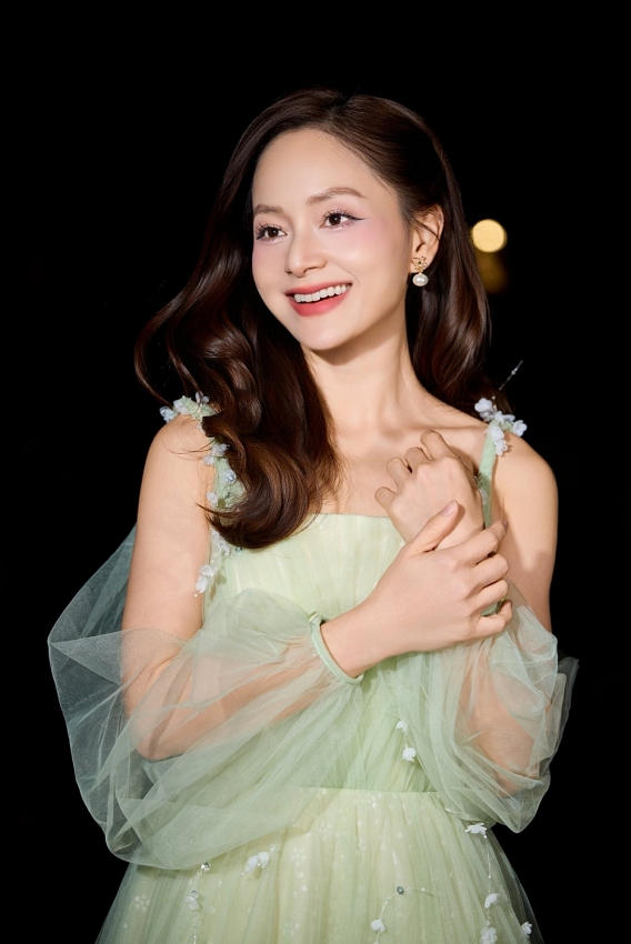 Sau ly hôn, Lan Phương gây bất ngờ với nhan sắc thăng hạng