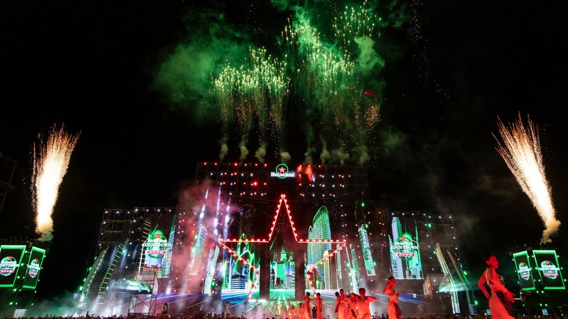 Trải nghiệm Tết Dương lịch 2026 tại Hà Nội với pháo hoa và lễ hội rực rỡ