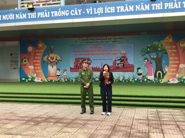 Hà Nội: Trường Tiểu học Đức Thắng tập huấn về PCCC &amp; CHCN cho giáo viên và học sinh