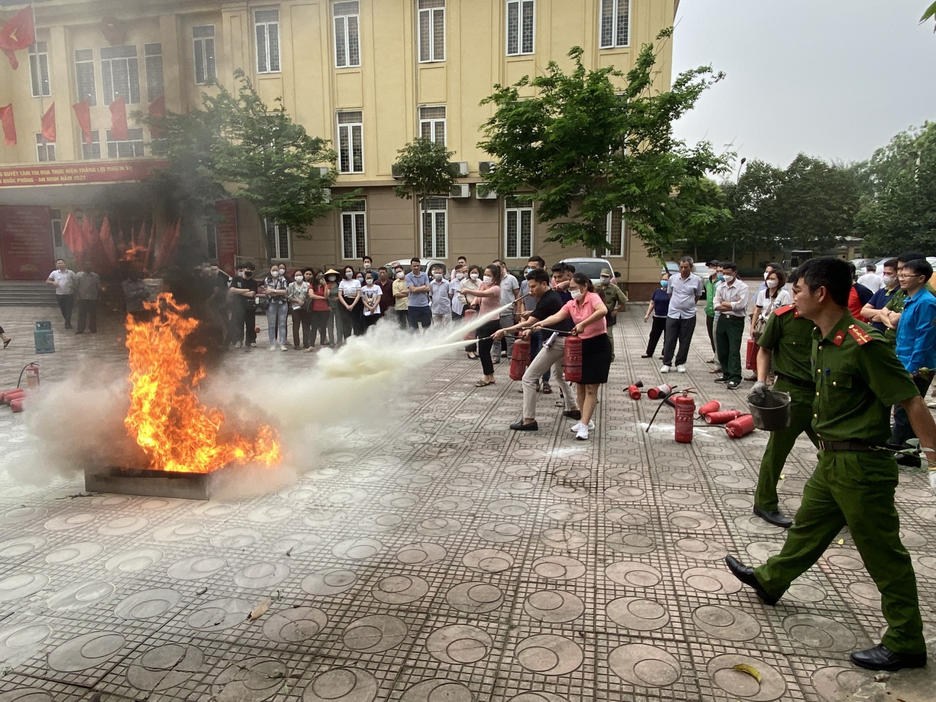 Phường Đức Thắng quận Bắc Từ Liêm tập huấn về PCCC và CHCN cho lực lượng cơ sở, tổ liên gia và gia đình