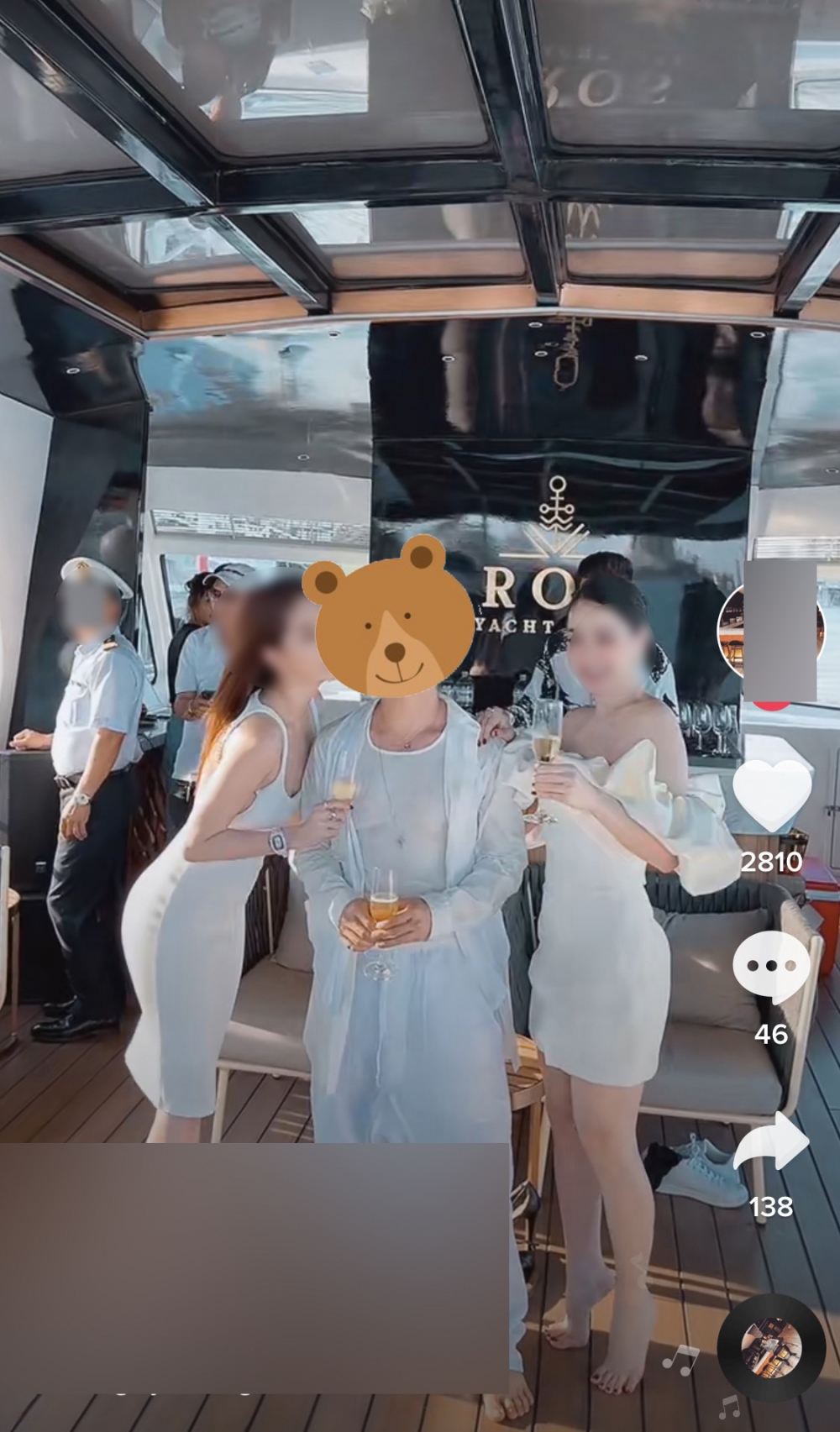 Một tài khoản Tiktok được cho là của nam chính trong clip “nóng” với hot girl đóng phim Về nhà đi con bị dân mạng công kích, thường xuyên đi chơi với