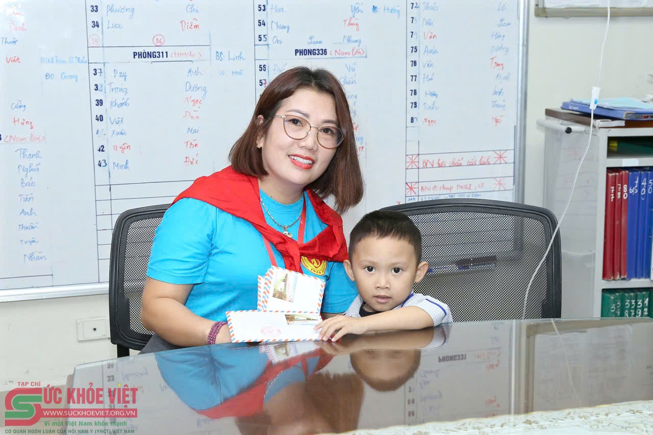“Lửa hồng yêu thương” – Hiến máu nhân đạo và sẻ chia cùng bệnh nhân nhi ung thư tại Viện Huyết học - Truyền máu Trung ương