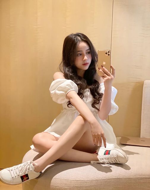 Trân Châu - Hotgirl Hà Thành sở hữu nhan sắc đỉnh cao cùng thân hình đồng hồ cát bốc lửa