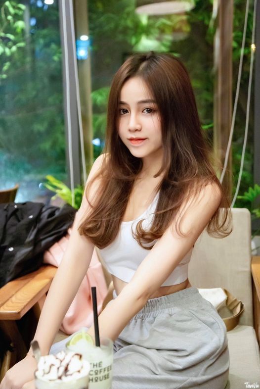 Trân Châu - Hotgirl Hà Thành sở hữu nhan sắc đỉnh cao cùng thân hình đồng hồ cát bốc lửa
