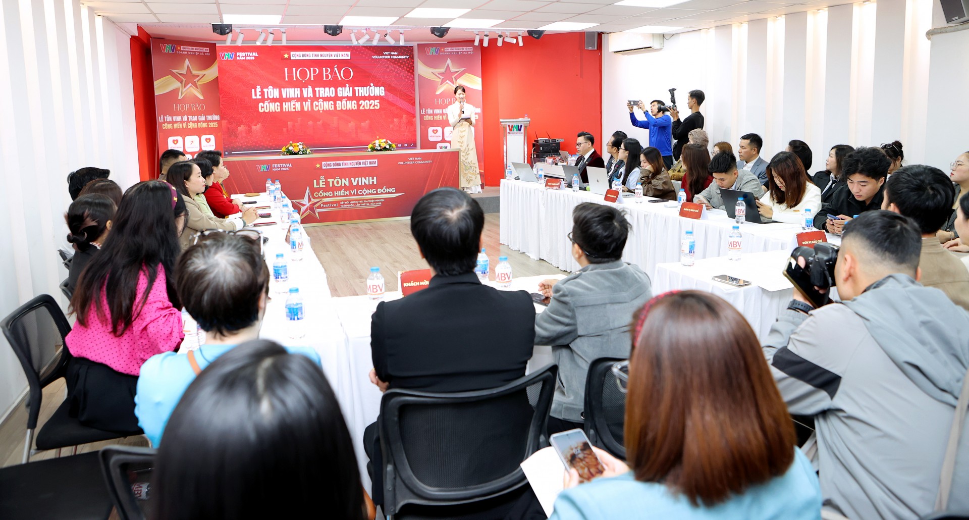 Lan tỏa năng lượng tử tế: Khi thiện nguyện trở thành “Sức mạnh mềm” của xã hội Việt Nam Lan tỏa năng lượng tử tế: Khi thiện nguyện trở thành “Sức mạnh mềm” của xã hội Việt Nam