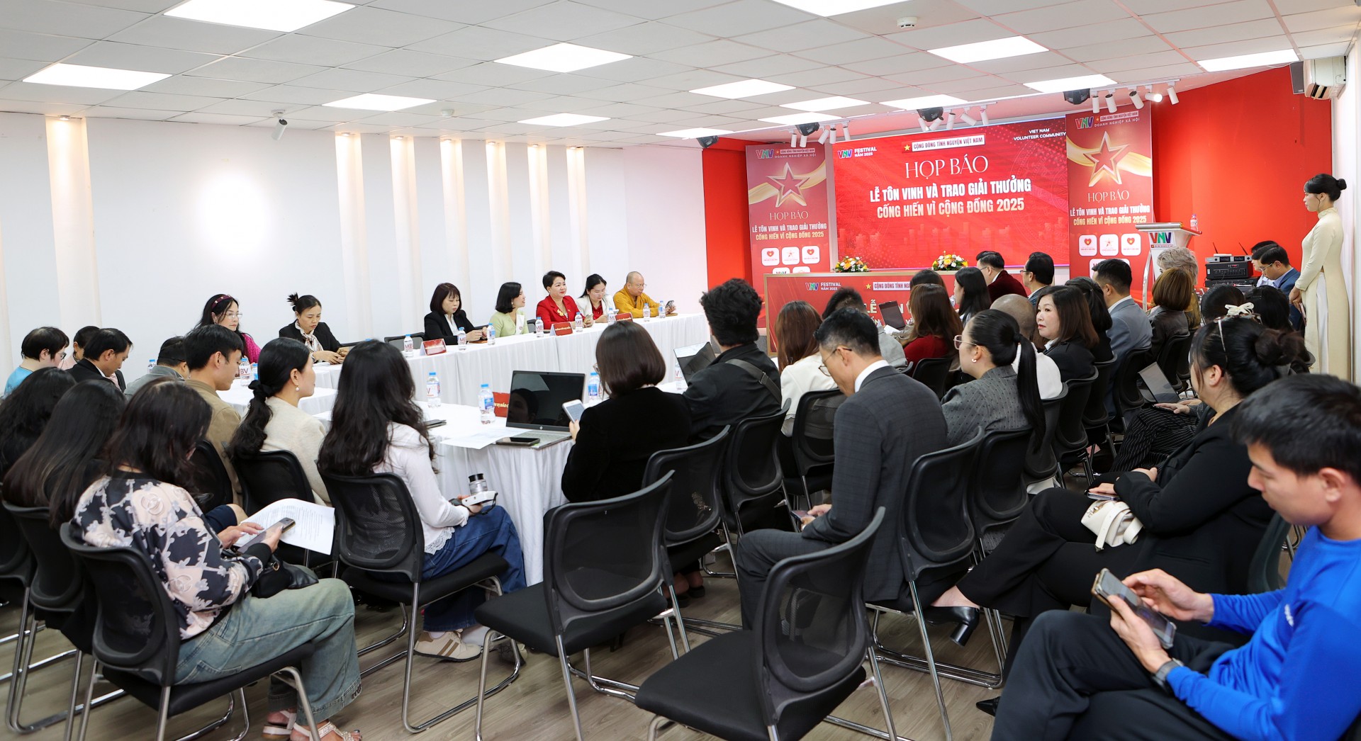 Lan tỏa năng lượng tử tế: Khi thiện nguyện trở thành “Sức mạnh mềm” của xã hội Việt Nam Lan tỏa năng lượng tử tế: Khi thiện nguyện trở thành “Sức mạnh mềm” của xã hội Việt Nam