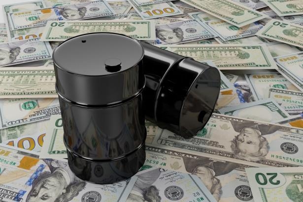 Giá dầu tăng vọt sau khi UAE cam kết với OPEC + hiệp ước cung ứng