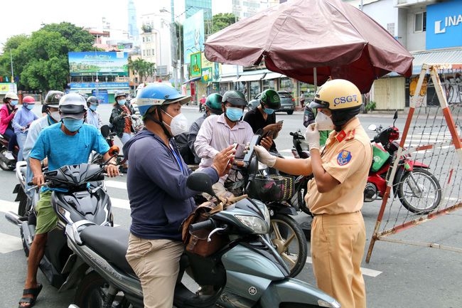3 nguyên nhân khiến người dân TP Hồ Chí Minh ra đường đông đúc hơn những ngày qua