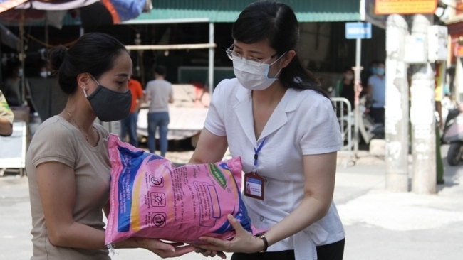 Hà Nội: Phường Dịch Vọng Hậu – hỗ trợ giúp đỡ sinh viên, người lao động, gia đình có hoàn cảnh khó khăn trên địa bàn