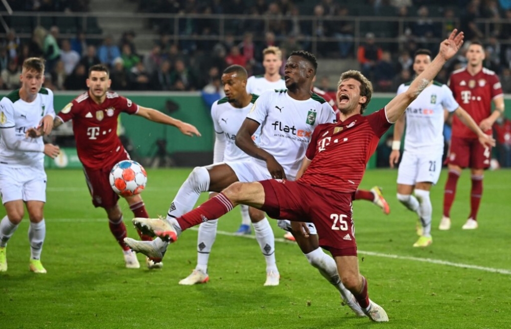 Bayern thảm bại ở Cup Quốc gia Đức