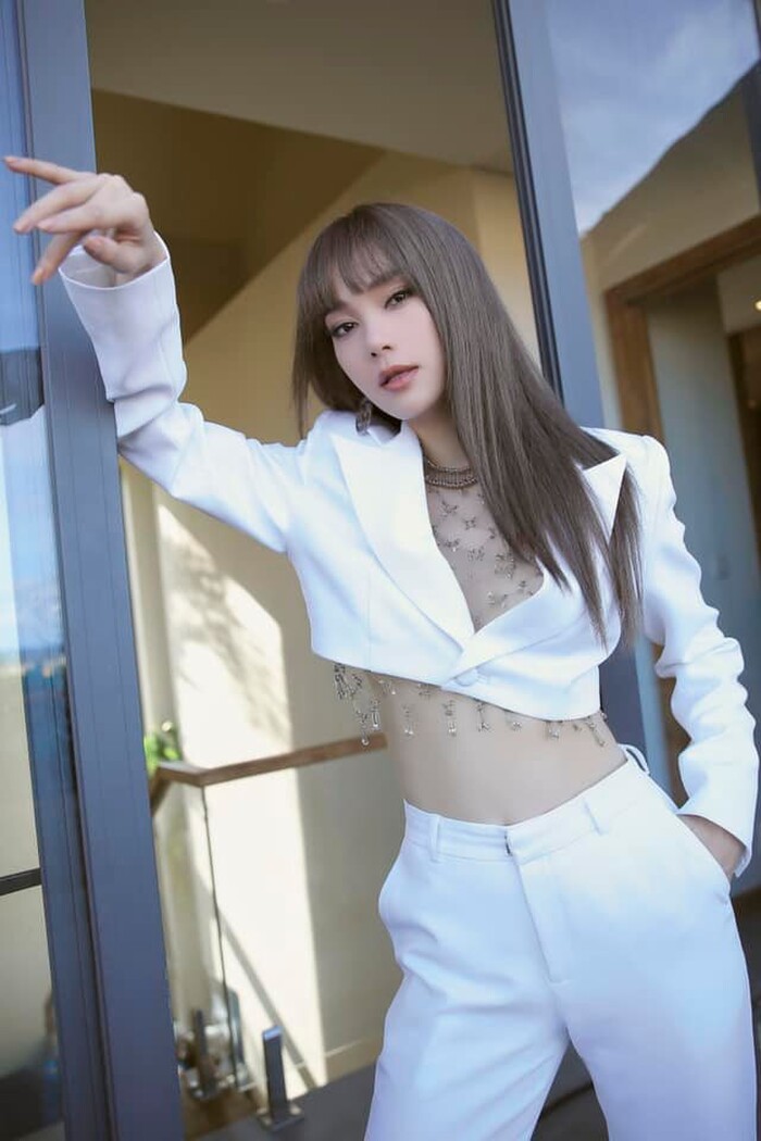 Minh Hằng xúc động tưởng nhớ 
