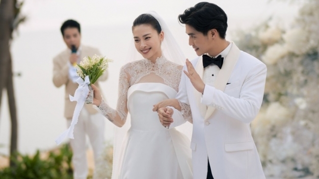 Huy Trần khoe nhẫn cưới ở cự ly gần, chia sẻ cảm xúc từ tận đáy lòng sau "đám cưới thế kỷ"