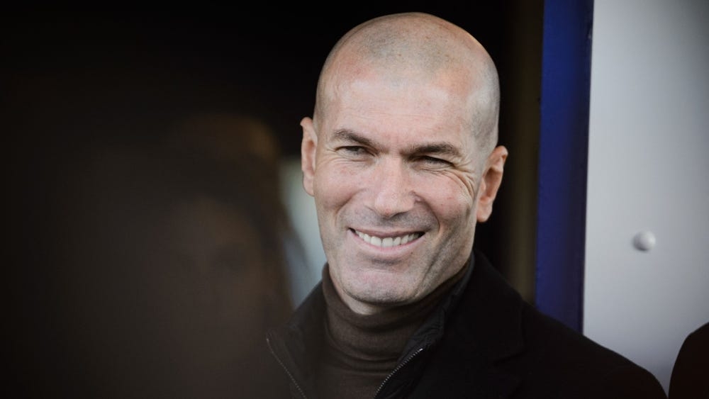 Zidane muốn tái xuất 'sân cỏ' dù anh vừa lỡ hẹn ngồi vào ghế nóng tại Paris Saint Germain