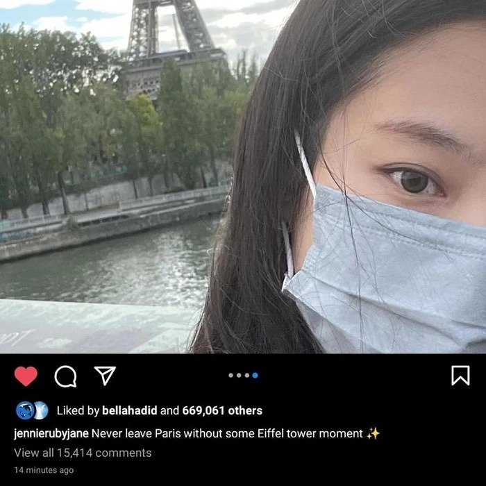 Jennie Black Pink mặc áo xuyên thấu chất lừ, tạo dáng trước tháp Eiffel