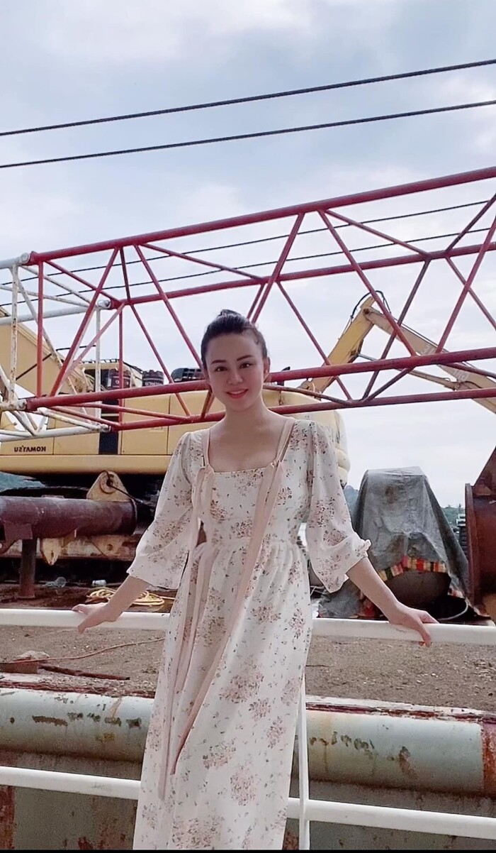 Ca sĩ Vy Oanh rạng rỡ b&ecirc;n c&ocirc;ng trường, nhắn nhủ: 'Kẻ &aacute;c kh&ocirc;ng thể c&oacute; hạnh ph&uacute;c đ&iacute;ch thực' Ảnh 1
