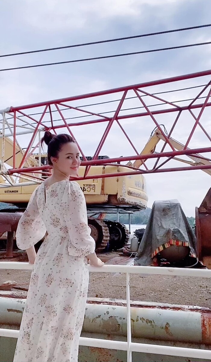 Ca sĩ Vy Oanh rạng rỡ b&ecirc;n c&ocirc;ng trường, nhắn nhủ: 'Kẻ &aacute;c kh&ocirc;ng thể c&oacute; hạnh ph&uacute;c đ&iacute;ch thực' Ảnh 2