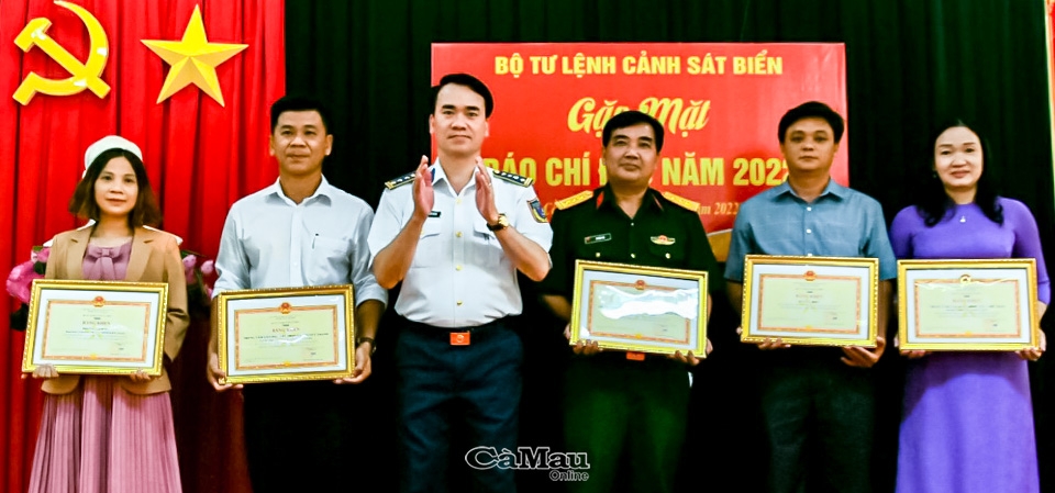 Báo Cà Mau được Bộ Tư lệnh Cảnh sát biển Việt Nam tặng Bằng khen