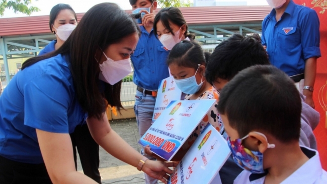 Cần Thơ: "Tết yêu thương" đến với thiếu nhi huyện Phong Điền