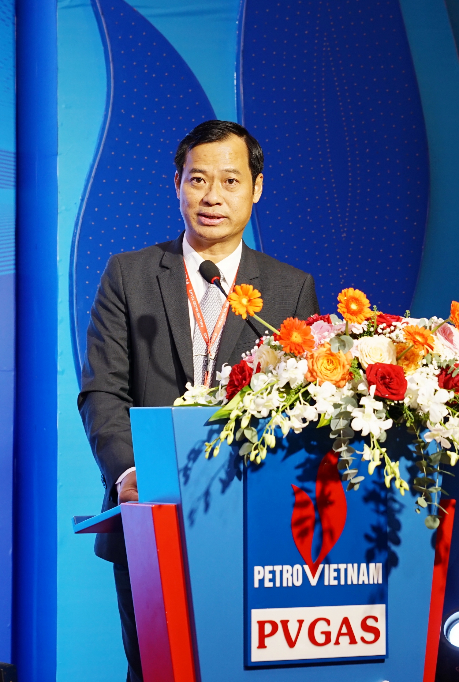 đồng chí Trần Xuân Thành – Chủ tịch Công đoàn PV GAS đã phát động Thi đua