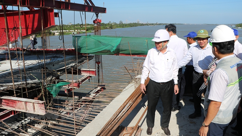 Bến Tre: Chủ tịch UBND tỉnh thăm, chúc Tết công nhân tại công trình cầu Rạch Miễu 2