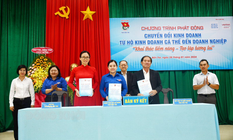 Ký kết hợp tác.