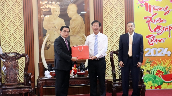 Bí thư Tỉnh ủy, Tỉnh trưởng tỉnh Champasak chúc Tết lãnh đạo và Nhân dân tỉnh An Giang